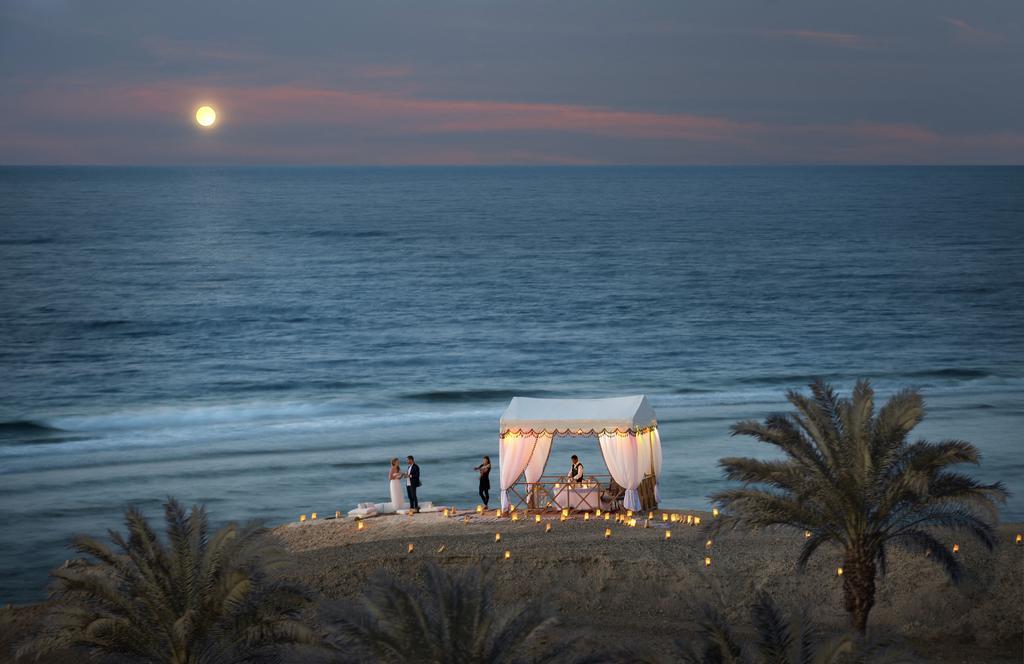 Concorde Moreen Beach Resort Abu Dabab Exterior photo